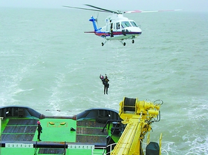 S-76C+飞临上海高东机场 海空救助进入中国(图